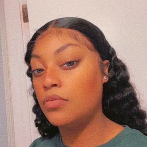 Meet your Posher, Alexia